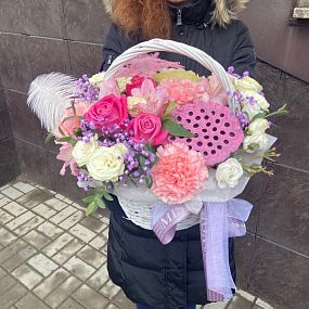 композиция в плетёной корзине