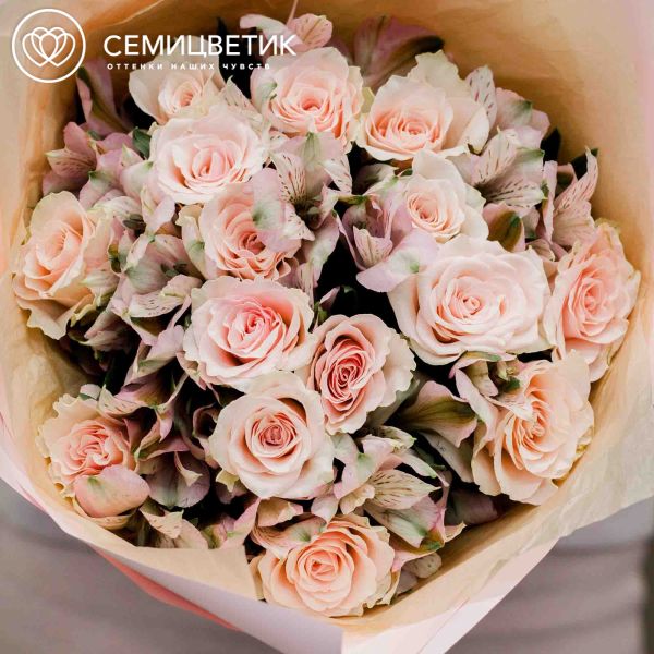 Букет из 15 розовых роз (Кения) 40 см и 7 розовых альстромерий