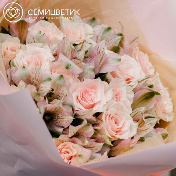 Букет из 15 розовых роз (Кения) 40 см и 7 розовых альстромерий