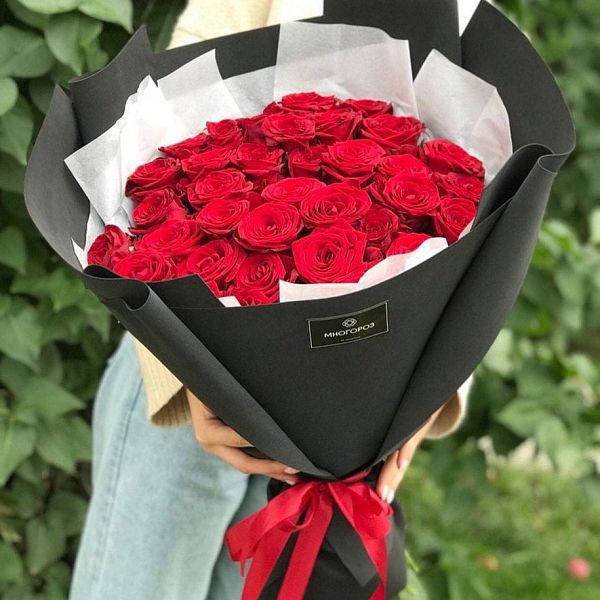 Букет из 35 красных роз