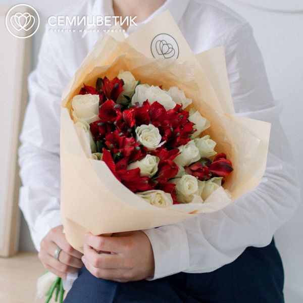 Букет из 15 белых роз (Кения) Standart и 7 красных альстромерий