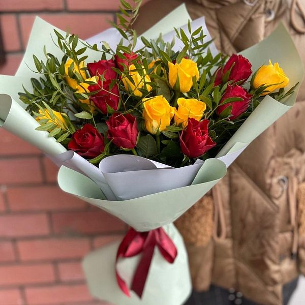 Яркий букет из роз