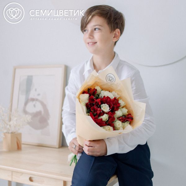 Букет из 15 белых роз (Кения) Standart и 7 красных альстромерий