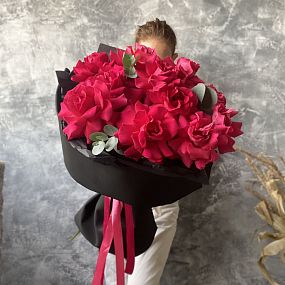 Букет из ярко розовых роз