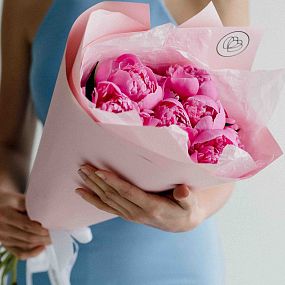 Букет на годовщину свадьбы  из 9 ярко-розовых пионов Standart Plus