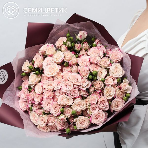 Букет из 25 белых с розовой каймой кустовых роз 40 см (Кения)