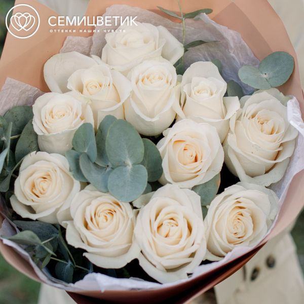 Букет из 11 белых роз (Эквадор) 50 см Vendela с эвкалиптом
