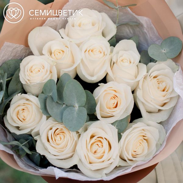 Букет из 11 белых роз (Эквадор) 50 см Vendela с эвкалиптом