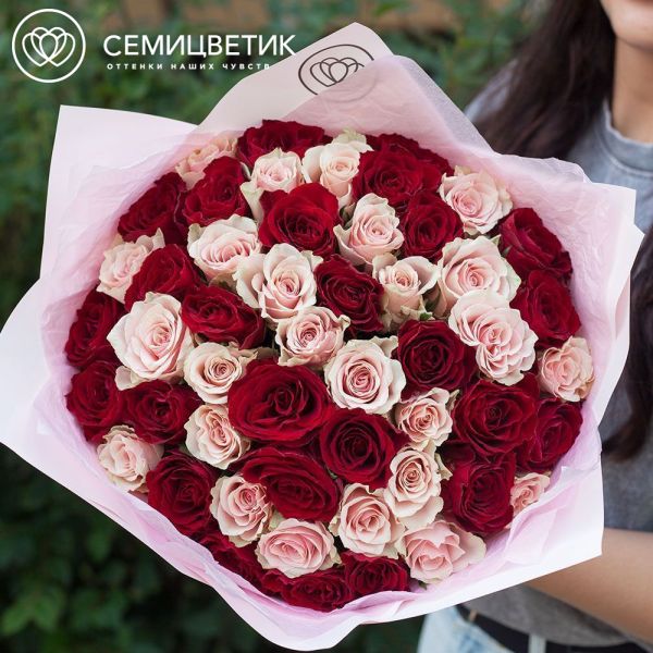 Букет из 51 красной и нежно-розовой розы 30 см (Кения) 