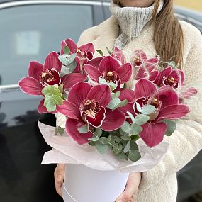 Коробка с орхидеями