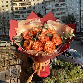 Шикарный букет из пионовидных роз сорта кахала