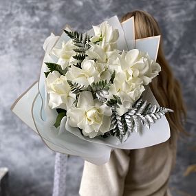 Букет из белых роз