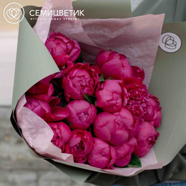 Букет из 15 ярко-розовых пионов Standart Plus