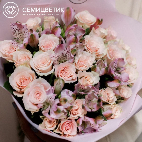 Букет из 25 розовых роз 40 см (Кения) и 7 розовых альстромерий