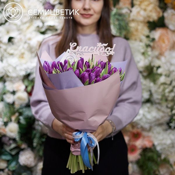 Букет из 51 фиолетового тюльпана