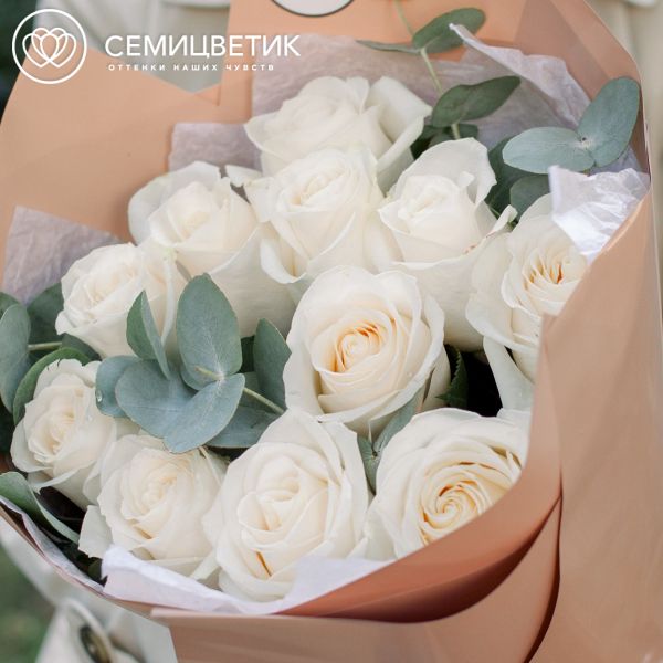 Букет из 11 белых роз (Эквадор) 50 см Vendela с эвкалиптом
